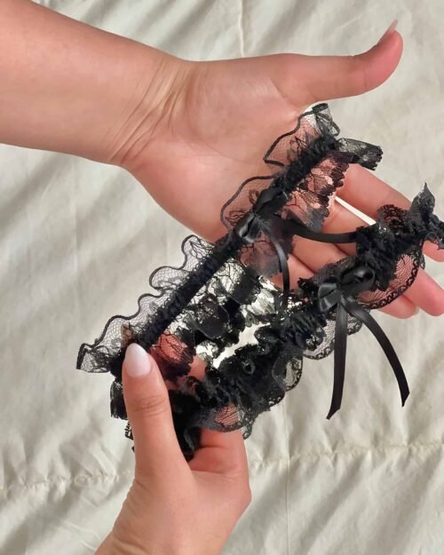 Deux jarretières noires en dentelle avec nœuds en satin – Accessoires lingerie femme Tunisie